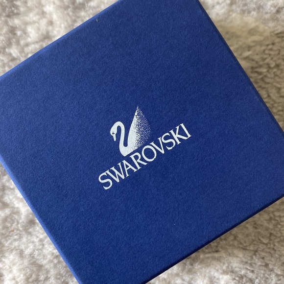 Swarovski Red Roses in Vase - Picture 7 of 7